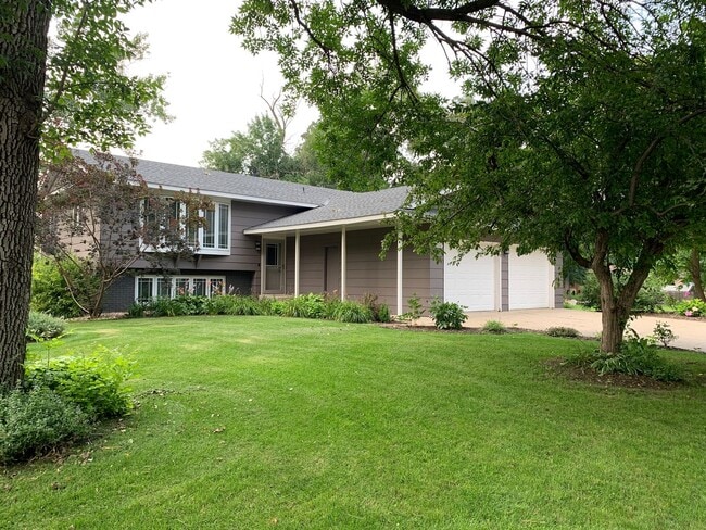Building Photo - Beautifully Landscaped Split-Level Home
