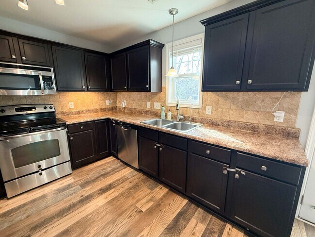 Building Photo - 164-1164 Ladden Ln