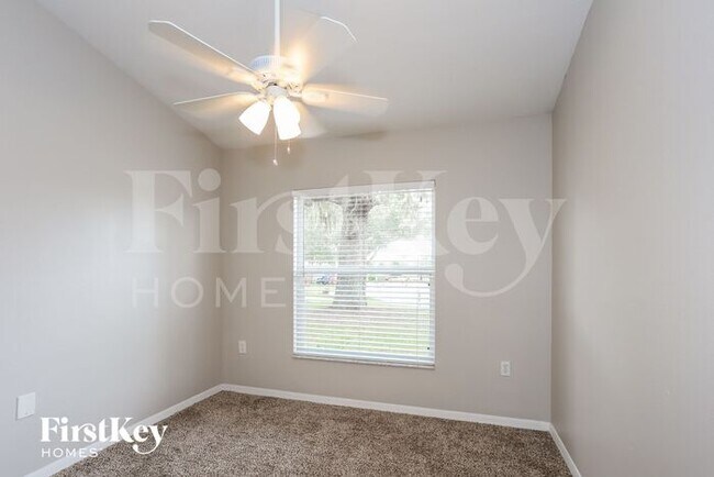 Building Photo - 10709 Deepbrook Dr