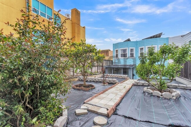 Building Photo - 1578 43rd Ave