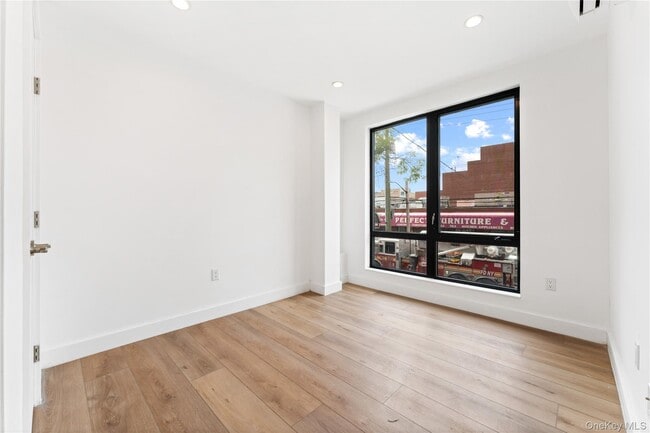 Building Photo - 901 60th St