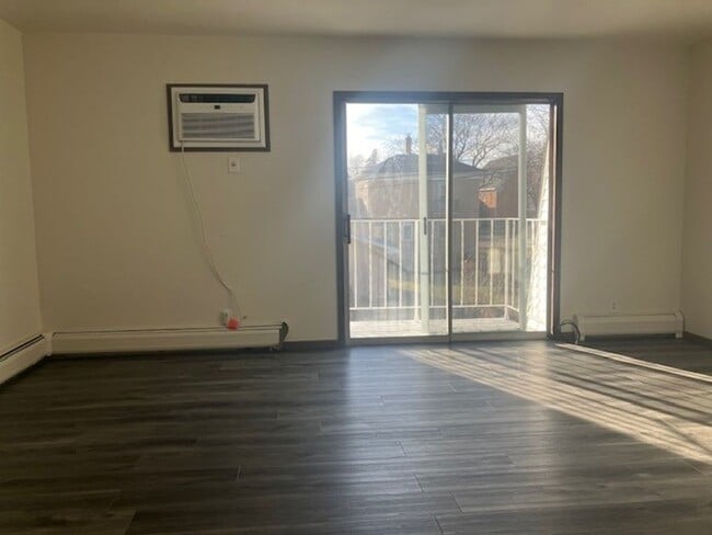 Building Photo - 112 S Wisconsin St