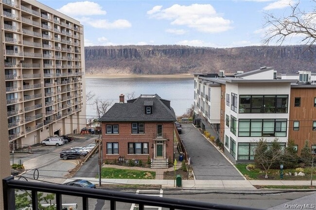 Building Photo - 1116 Warburton Ave