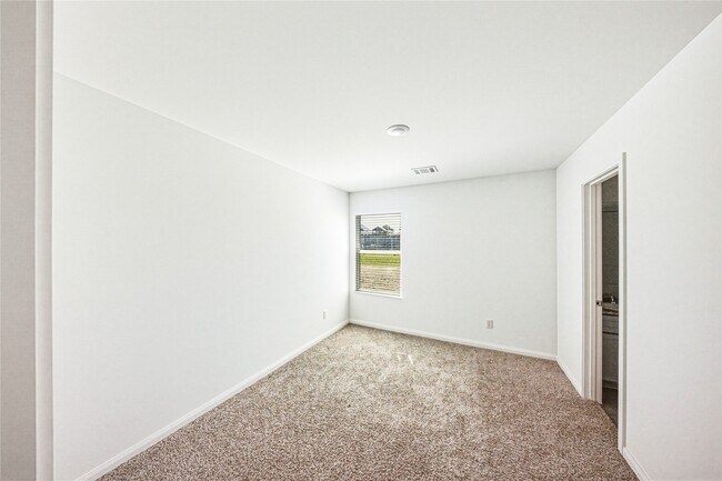 Building Photo - 16802 N Marie Vlg Dr