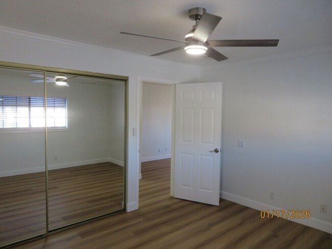 Building Photo - Clean well-maintained upstairs Condo, Gated Community