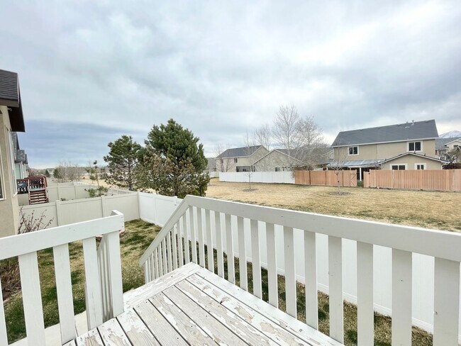 Building Photo - Great Riverton Home Now Available!