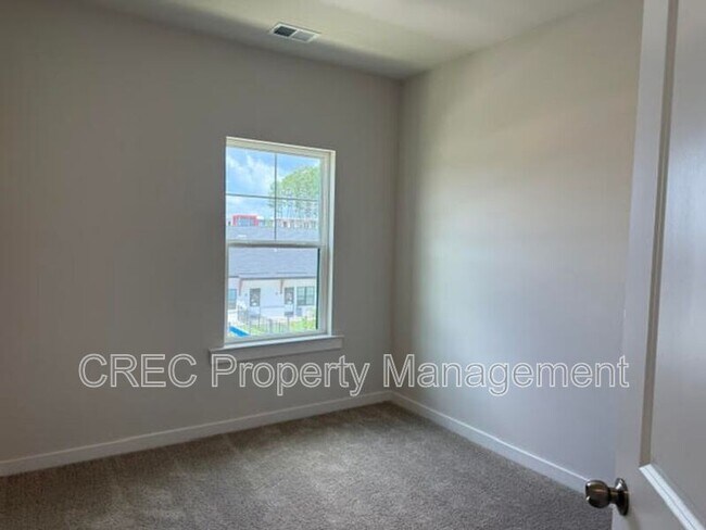 Building Photo - 596 Scholar Way