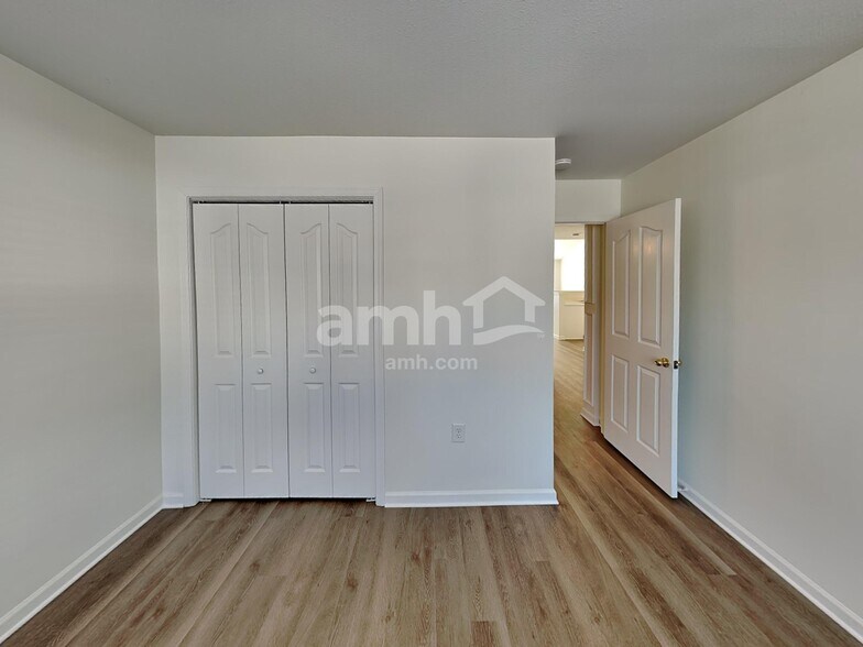 Building Photo - 194 Mott Rd