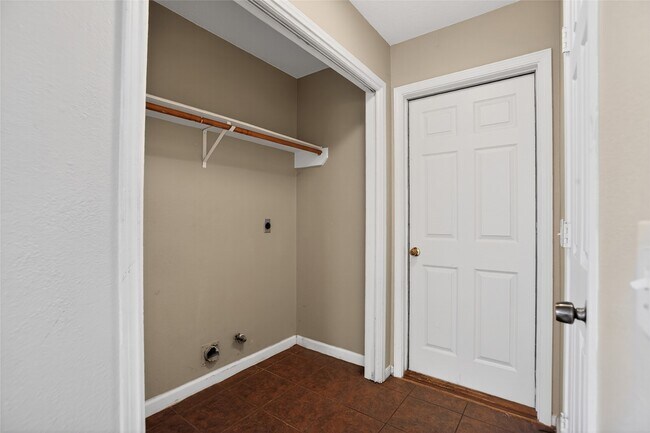 Building Photo - 20615 Valley Wells Dr