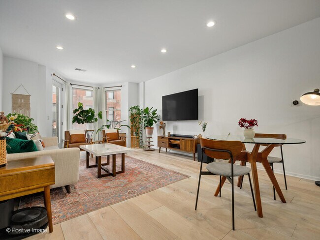 Building Photo - 520 N Halsted St