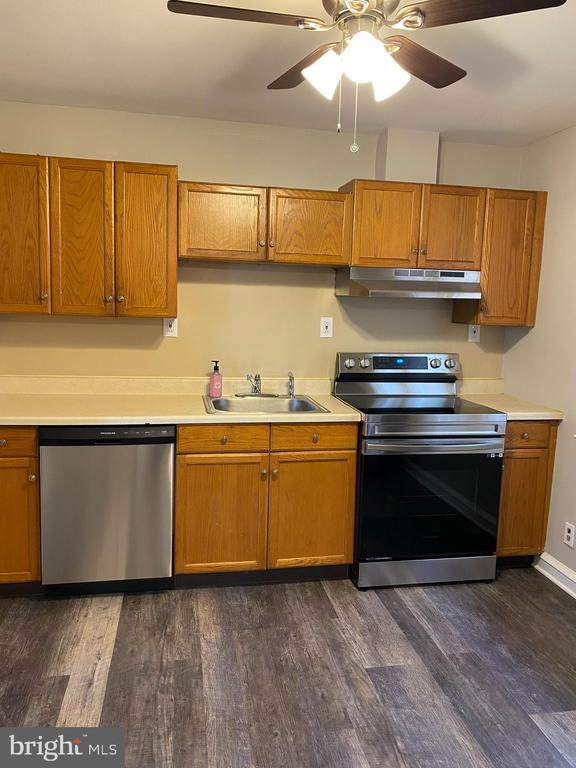 Building Photo - 258 Birch St