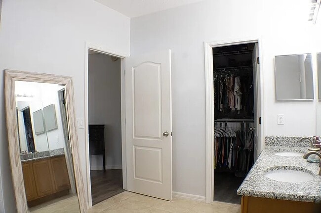 Building Photo - 2341 Betsy Ross Ln