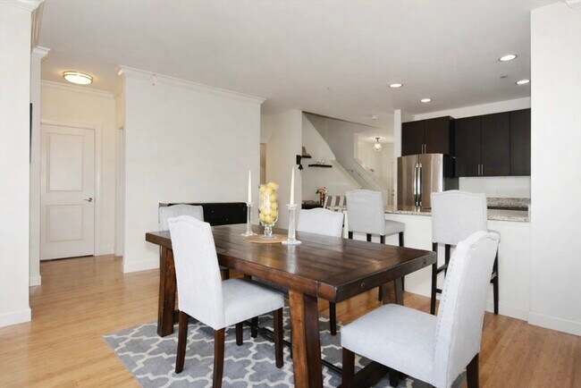 Building Photo - 2009 Symmes Cir