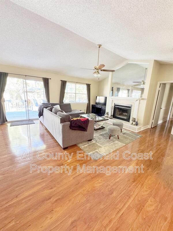 Building Photo - 1126 Bay Ct