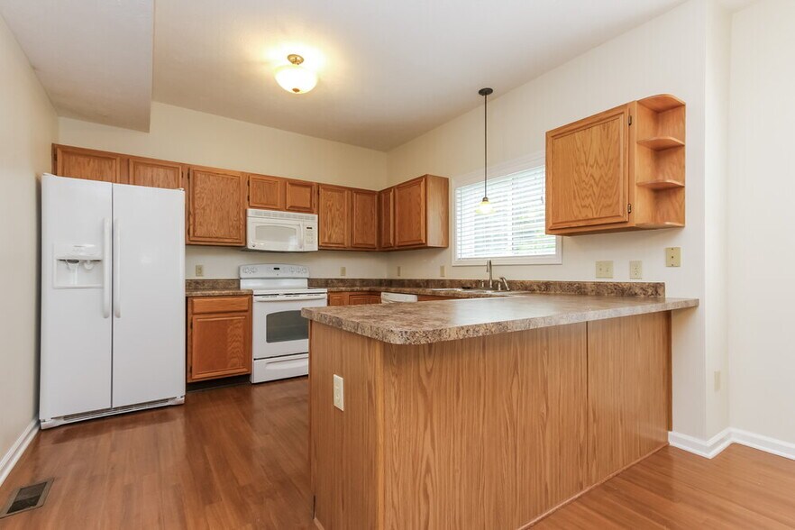 Building Photo - 5828 Mustang Ct