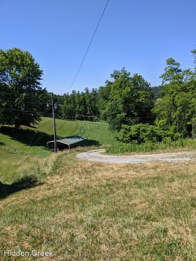 Building Photo - 2 br, 1 bath House - 235 Monarch Lane