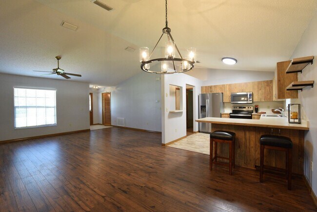 Building Photo - 3 br, 2 bath House - 236 Secret Way