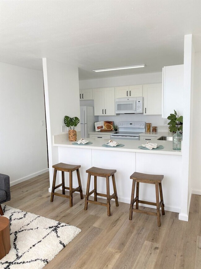 Building Photo - The Leilehua near Downtown Honolulu - Renovated 1 Bedroom 1 Bath 1 Covered Parking