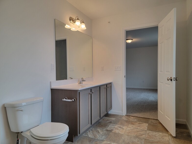 Building Photo - 140 Robert Cir