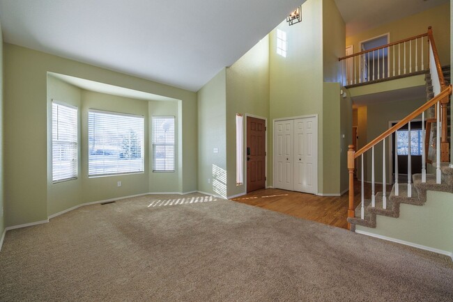 Building Photo - Gorgeous 6 bedroom 2 story, 3 car garage h...