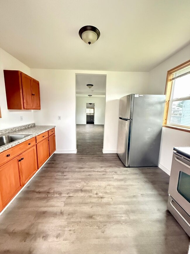 Building Photo - Studio Month to Month Lease