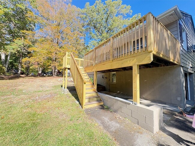 Building Photo - 27 Floral Dr