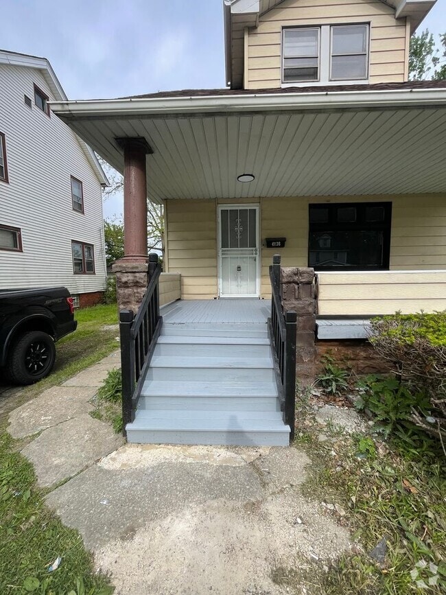 Building Photo - Section 8 Accepted! 3br 2-Story House