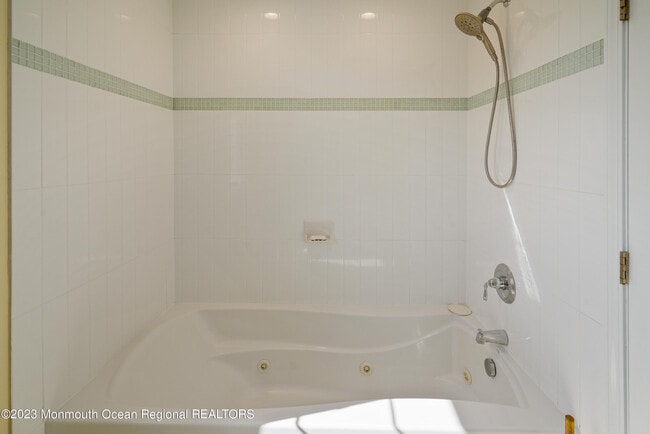 Building Photo - 111 Main St