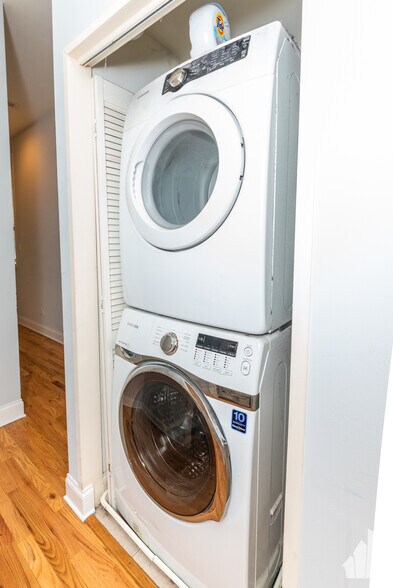 Building Photo - 1133 W Addison St