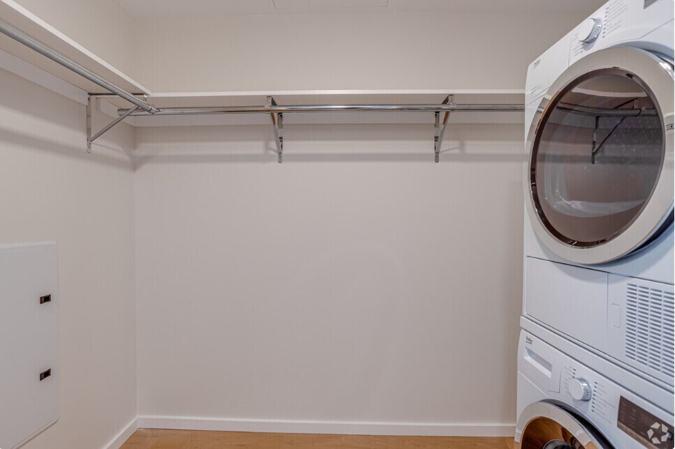 Building Photo - 8 Burney St