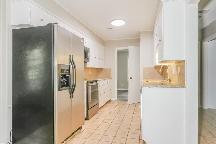 Building Photo - 3405 Dunkeld Dr