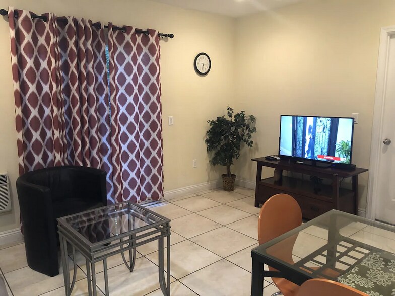 Building Photo - 245 W Elm Ave