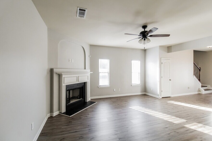 Building Photo - 1214 Heartwood Ave