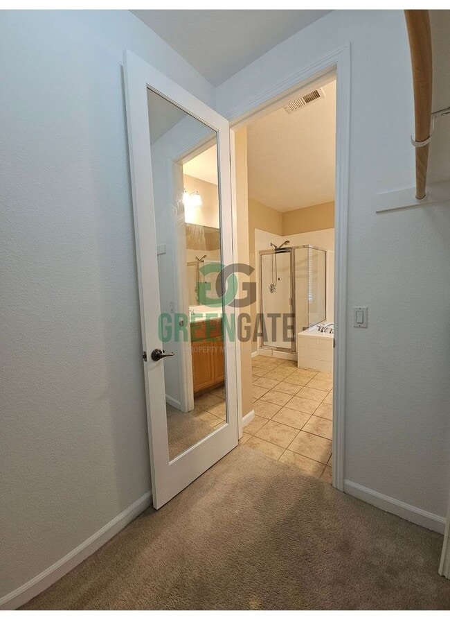 Building Photo - Spacious 4 Bedroom 3 Bath in Patterson! AV...