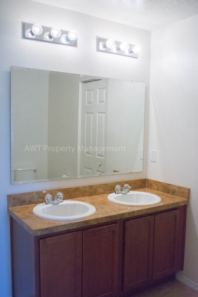 Building Photo - 58 Pergola Pl