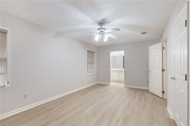 Building Photo - 390 Tidwell Rd