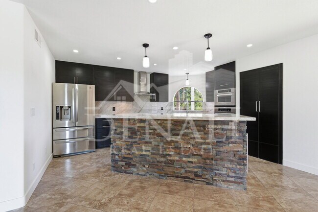 Building Photo - 10643 N Indian Wells Dr