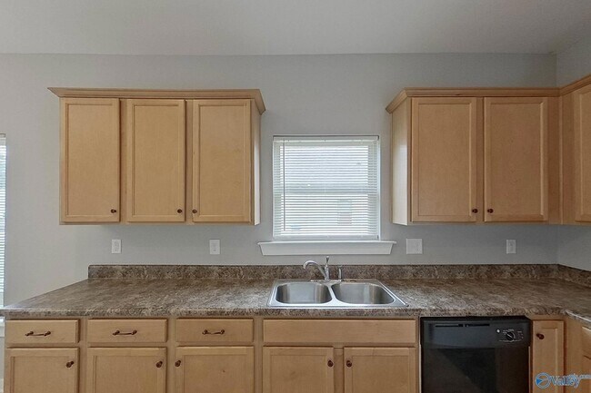 Building Photo - 520 White Oak Cir