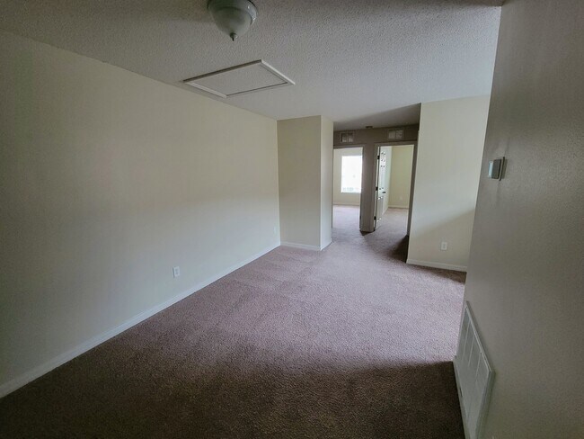 Building Photo - Winding River