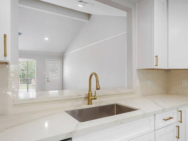 Building Photo - 13546 Wimbledon Dr