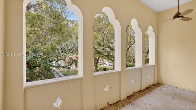 Building Photo - 622 Malaga Ave