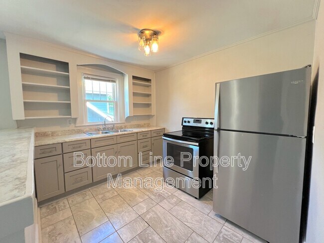 Building Photo - 600 Hawthorne Ln