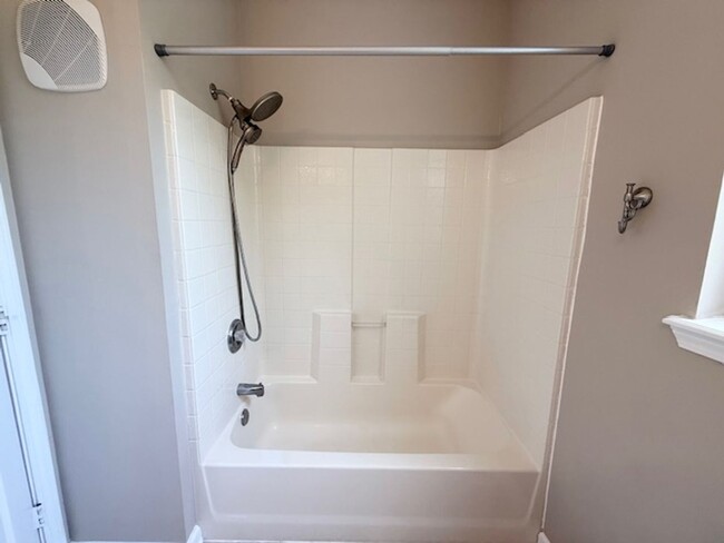 Building Photo - Ground-Level 3-Bedroom Condo in the Gated ...