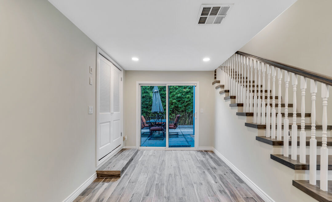 Building Photo - 4242 Van Nuys Blvd