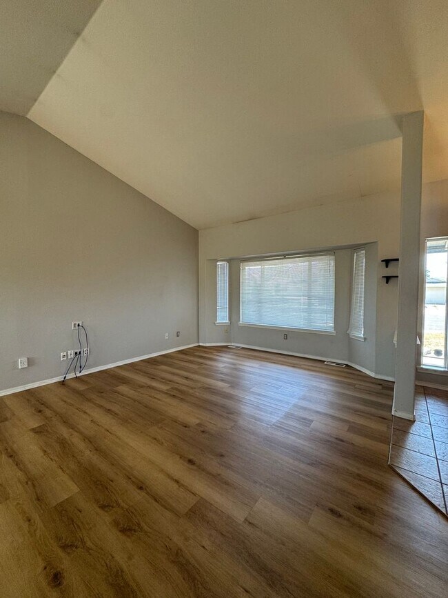 Building Photo - Spacious & Modern 3-Bedroom Home for Lease...