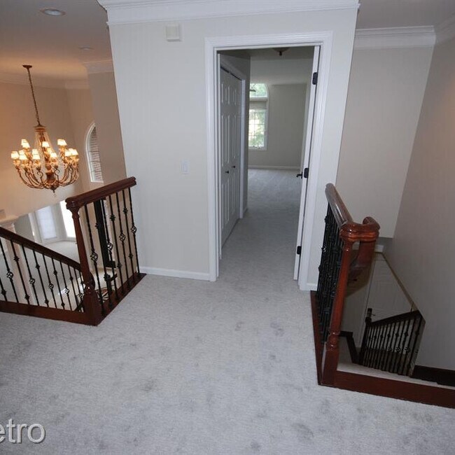 Building Photo - 5121 Parkgate Dr