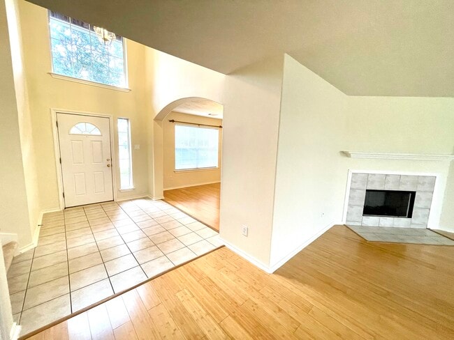 Transition to spacious living room. - 18911 Piney Bend Ct