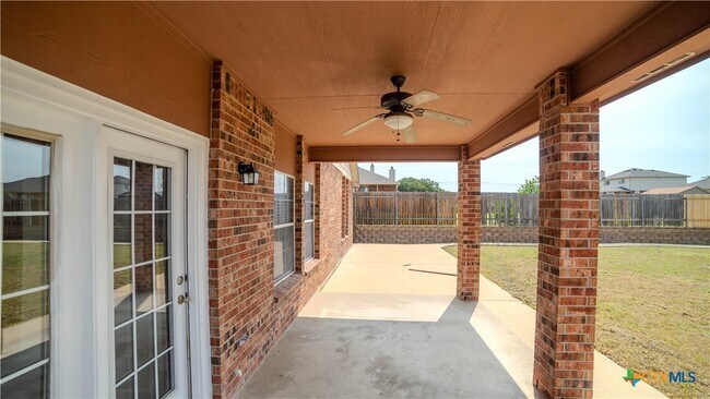 Building Photo - 206 Crowfoot Dr
