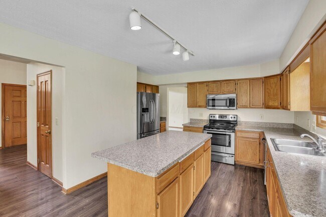 Building Photo - 7641 Finbarr Ct