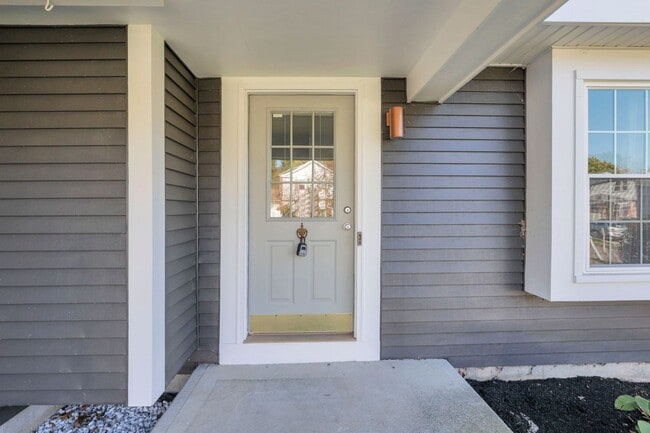 Building Photo - 5399 Thornburg Ct